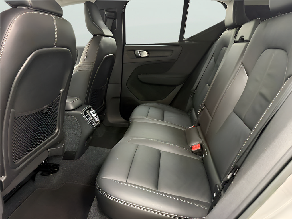 Used 2023 Volvo XC40 B5 Plus AWD/4WD image 27