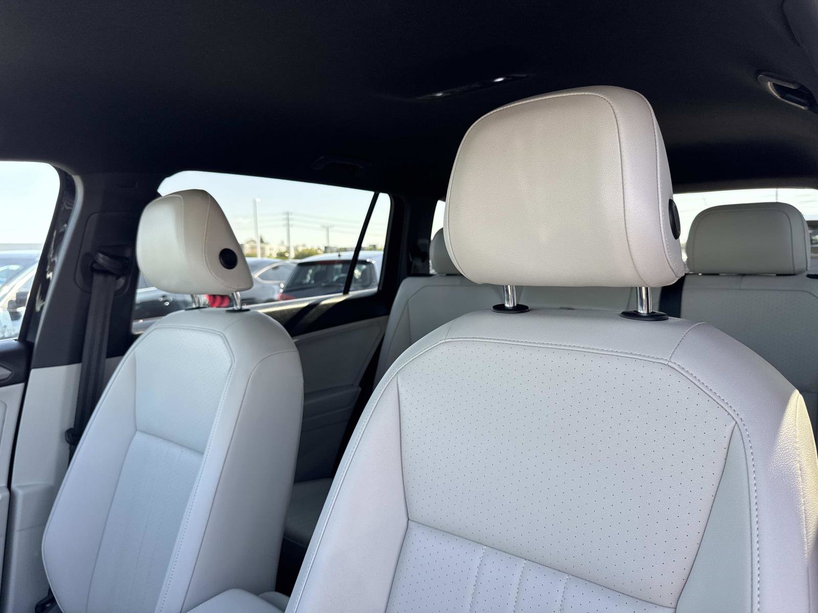 Used 2022 Volkswagen Tiguan SE R-Line image 23