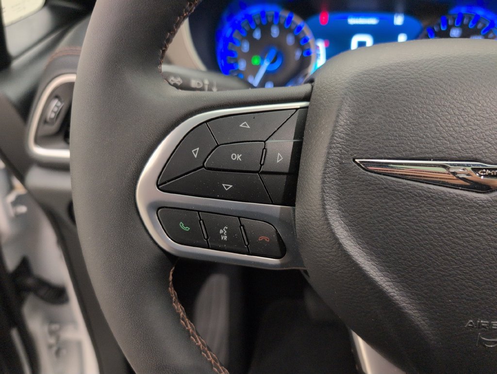 Used 2024 Chrysler Pacifica Pinnacle FWD image 37