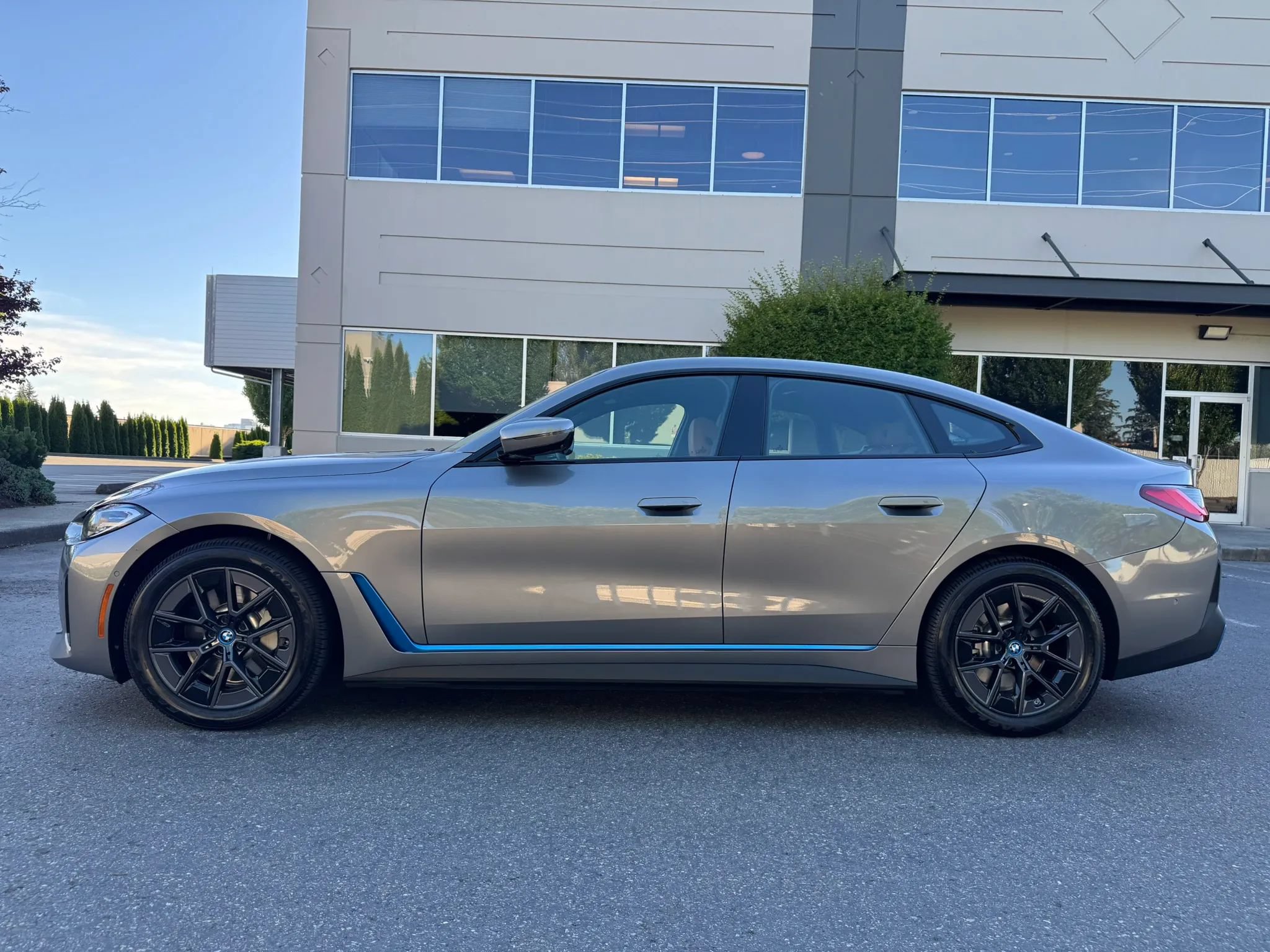 Used 2023 BMW i4 eDrive35 w/ Premium Package RWD image 6
