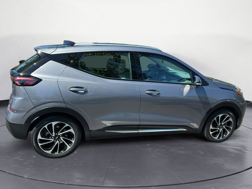 Used 2023 Chevrolet Bolt EUV Premier w/ Sun & Sound Package FWD image 8