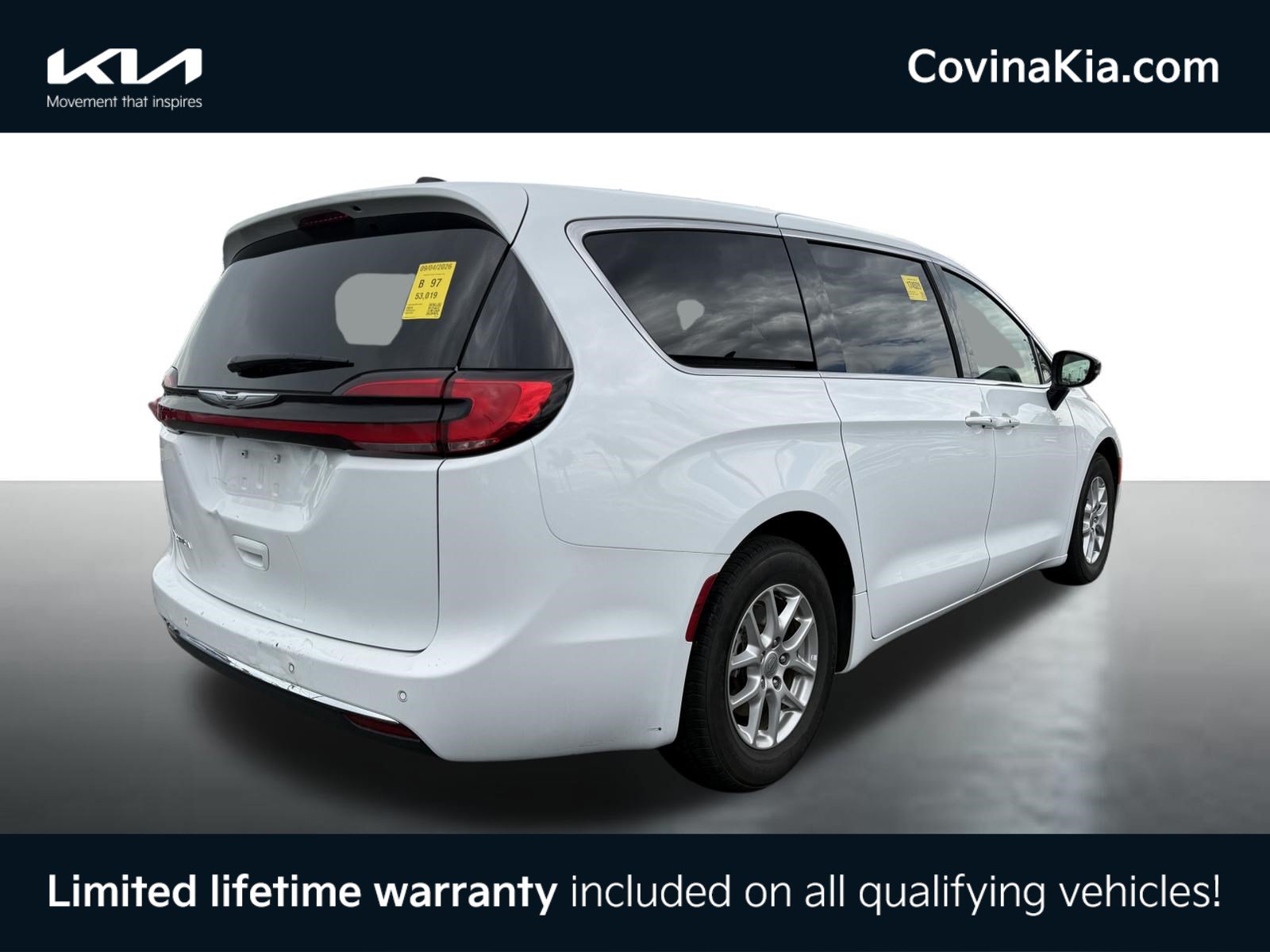 Used 2024 Chrysler Pacifica Touring-L FWD image 7