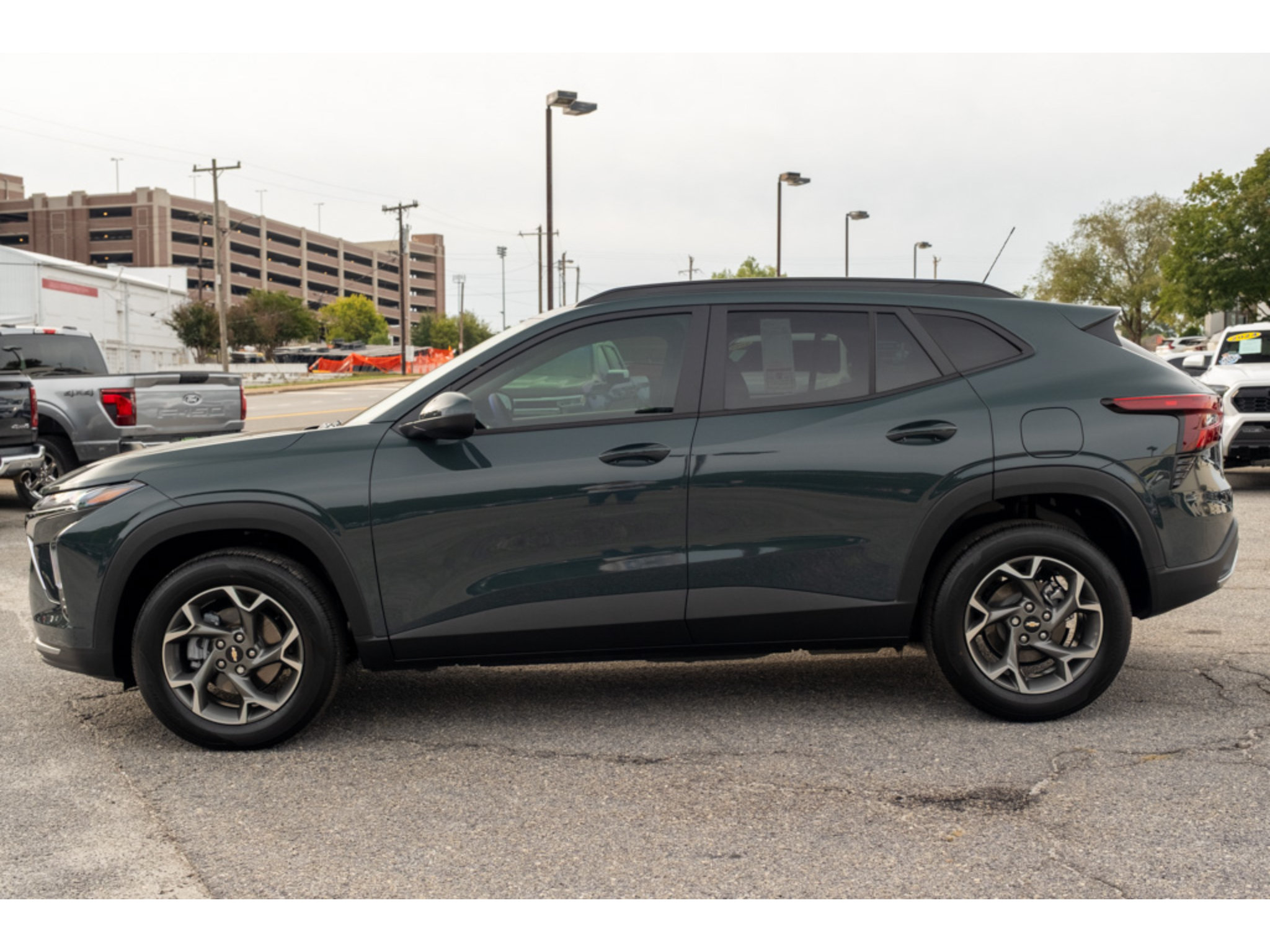 Used 2026 Chevrolet Trax LT FWD image 4