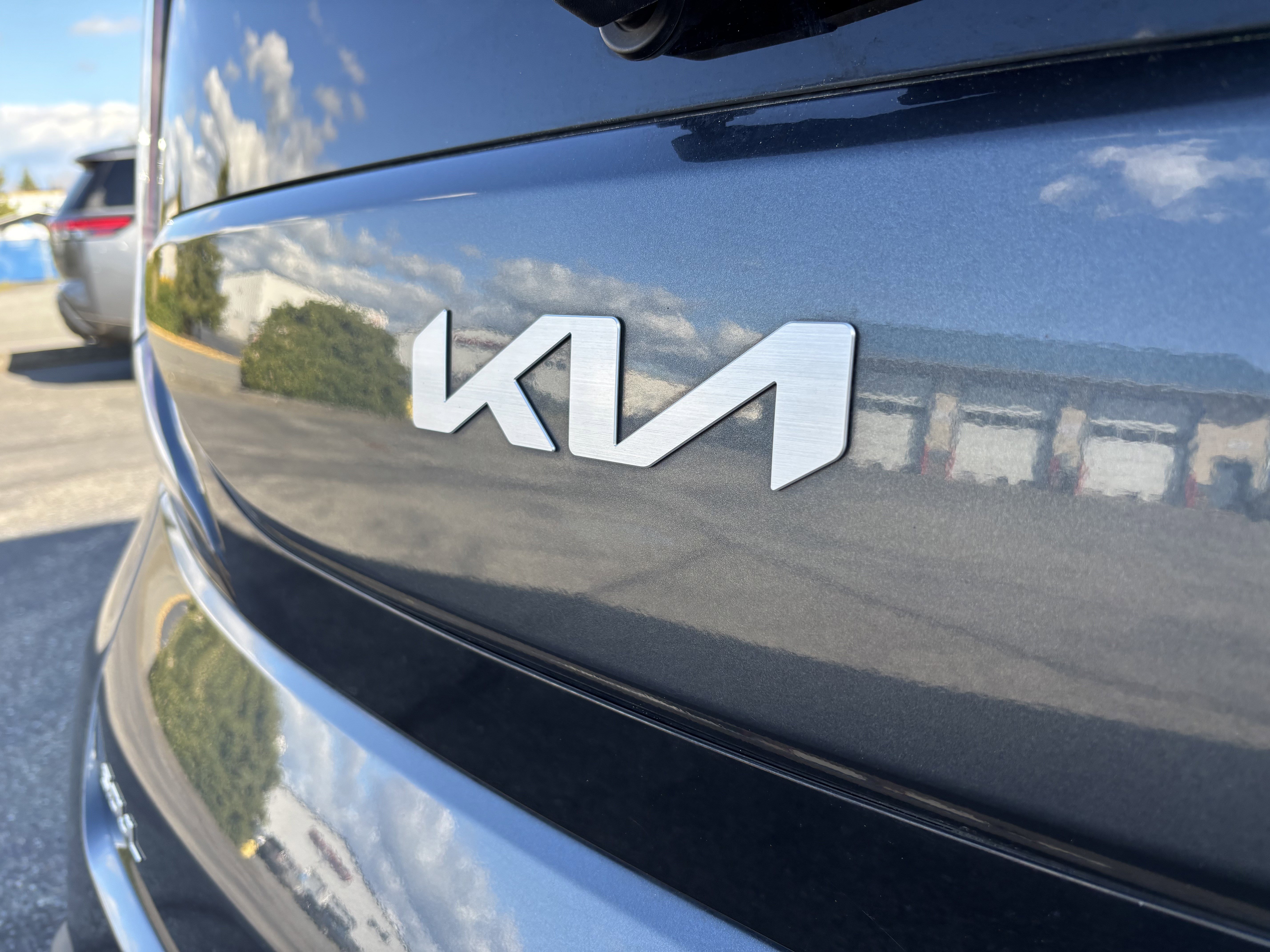 Used 2025 Kia Soul LX w/ LX Technology Package FWD image 10