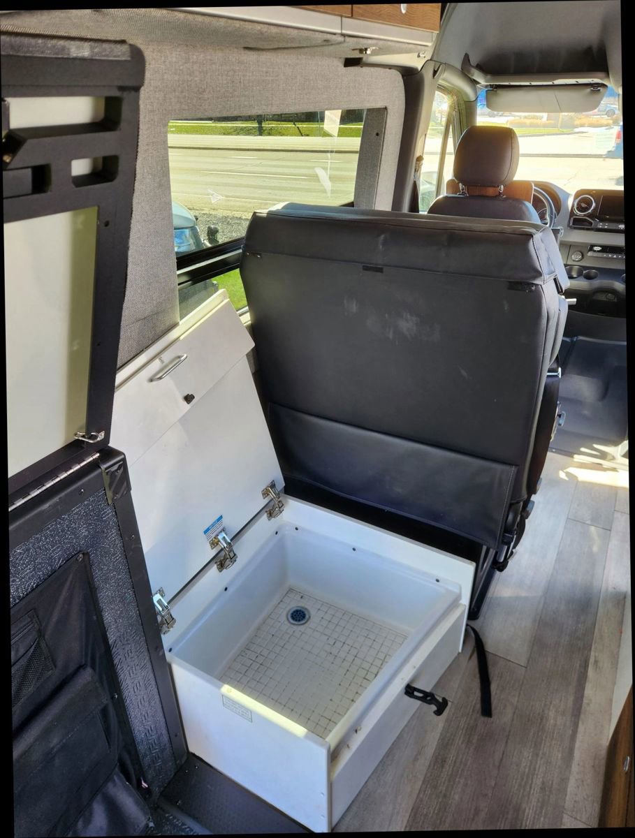 Used 2023 Mercedes-Benz Sprinter 2500 image 91