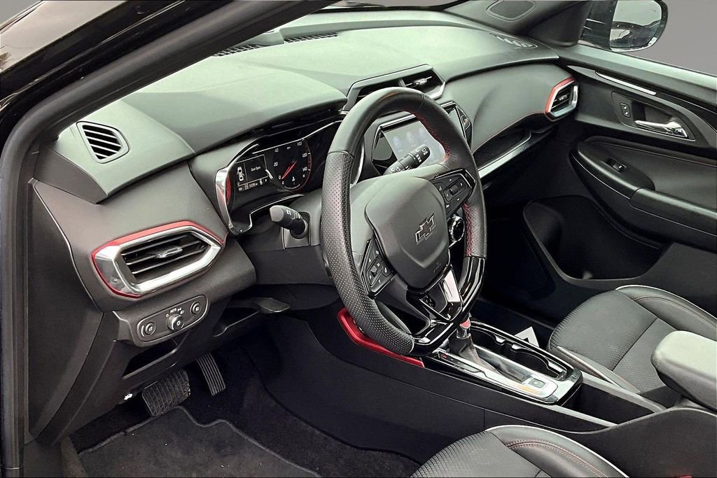 Used 2023 Chevrolet TrailBlazer RS w/ Sun and Liftgate Package AWD/4WD image 16