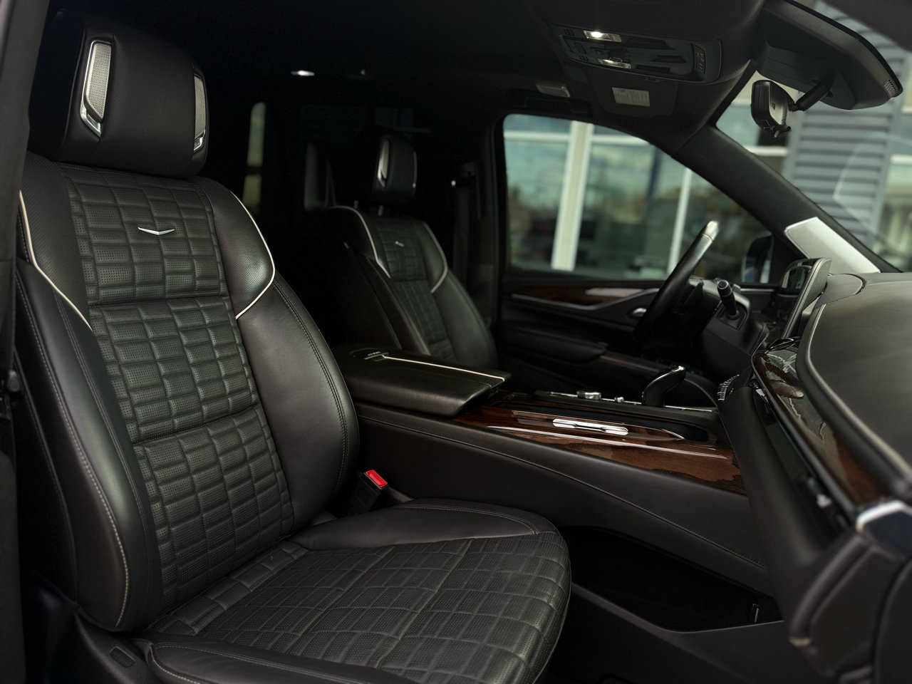 Used 2022 Cadillac Escalade Sport Platinum w/ LPO, ONYX Package image 17