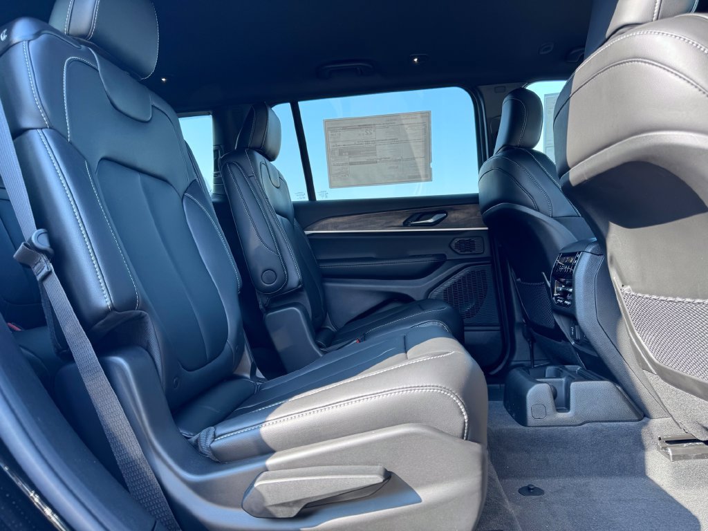 New 2027 Jeep Grand Cherokee L Limited AWD/4WD image 12