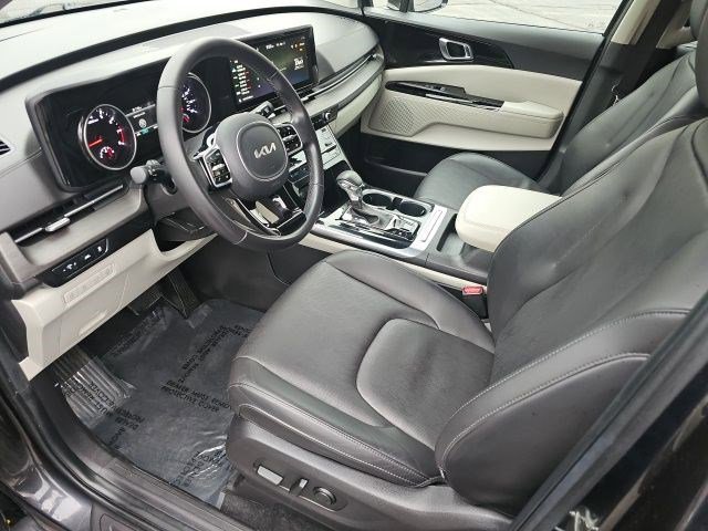 Used 2024 Kia Carnival EX image 19