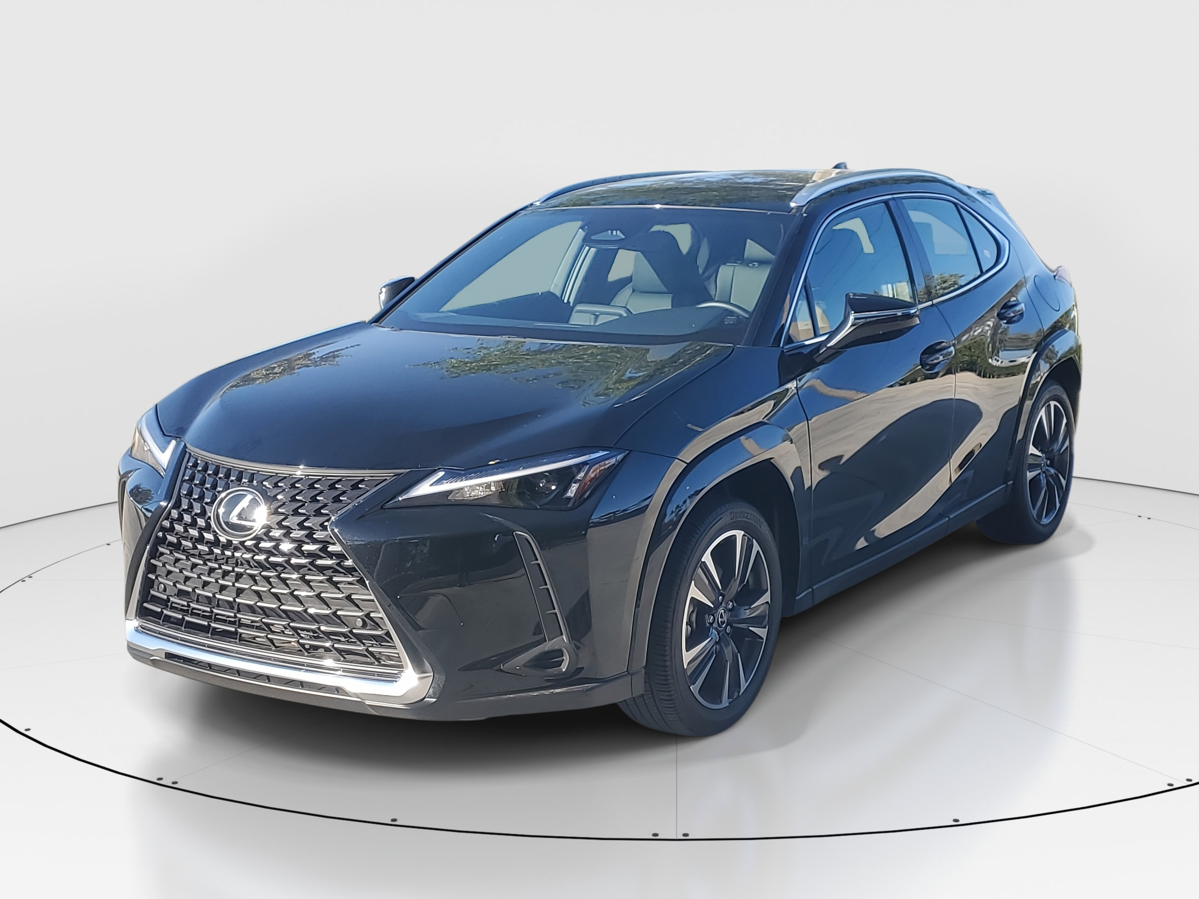 Used 2025 Lexus UX 300h FWD w/ Accessory Package (Z1) image 5