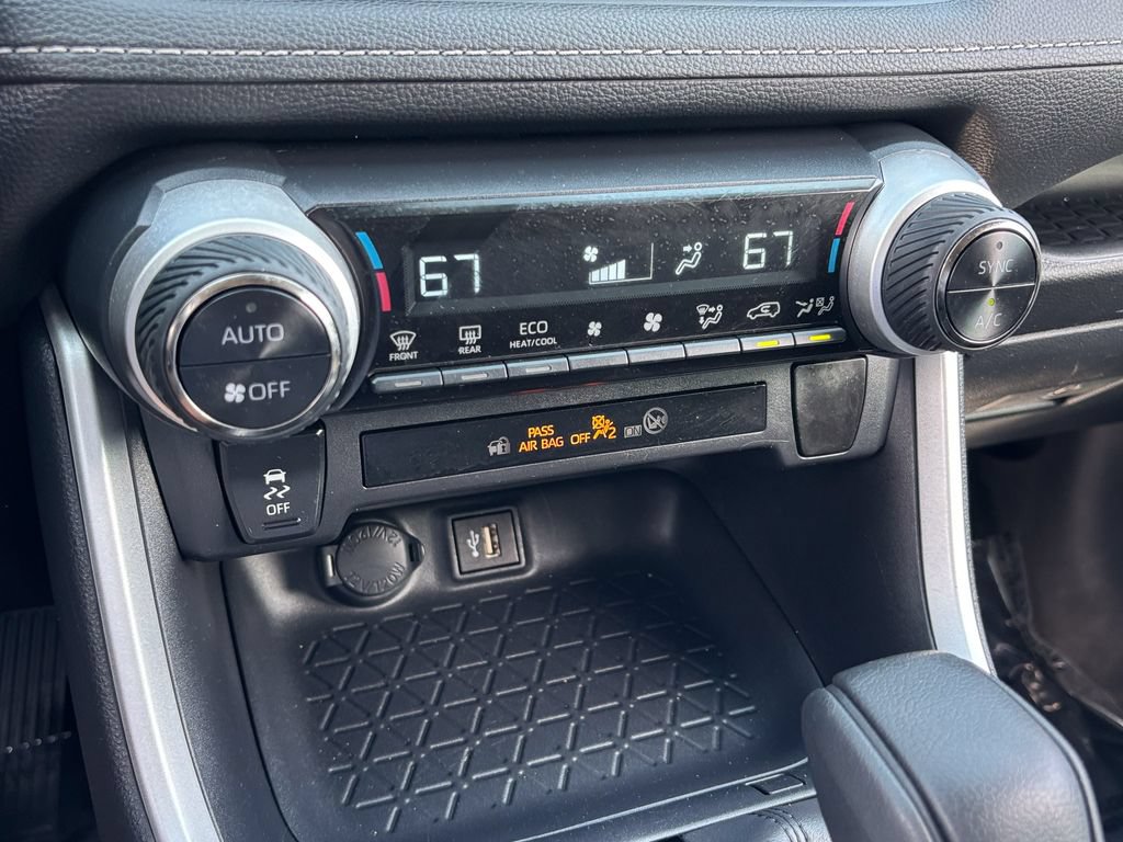Used 2025 Toyota RAV4 XLE AWD/4WD image 23