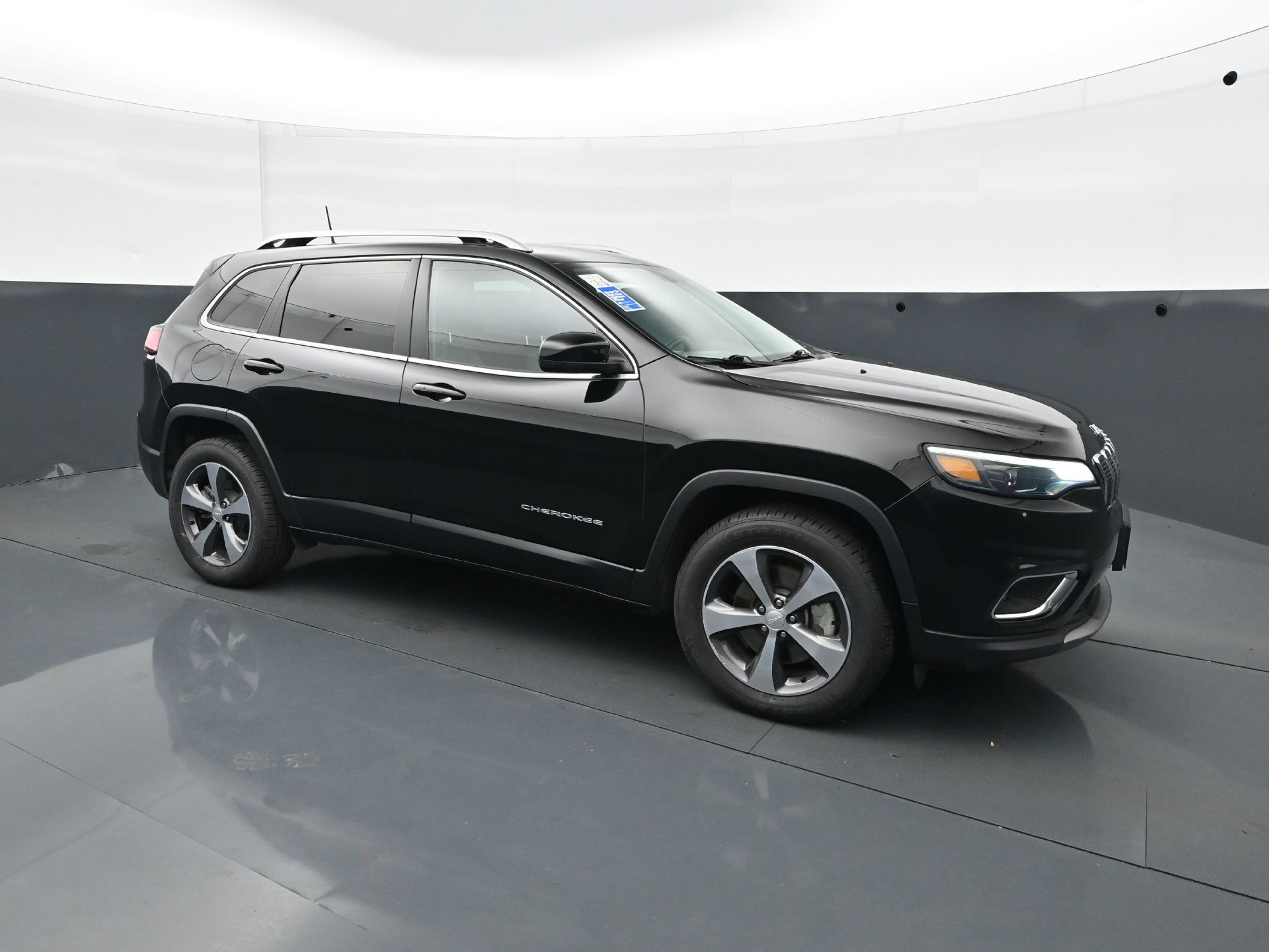 Used 2019 Jeep Cherokee Limited w/ Trailer Tow Group AWD/4WD image 9