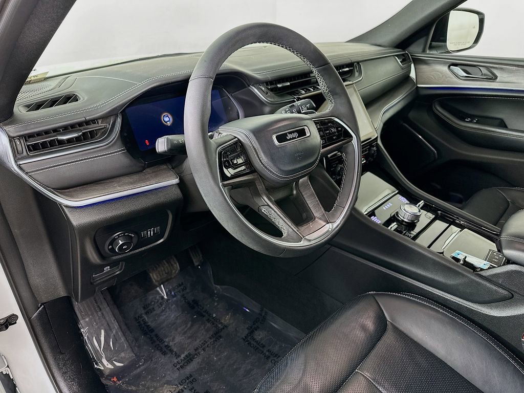 Certified 2024 Jeep Grand Cherokee Overland image 16