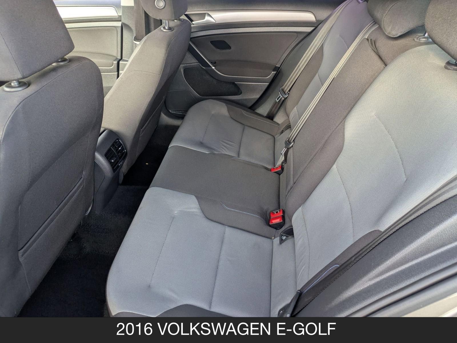 Used 2016 Volkswagen e-Golf SE FWD image 16