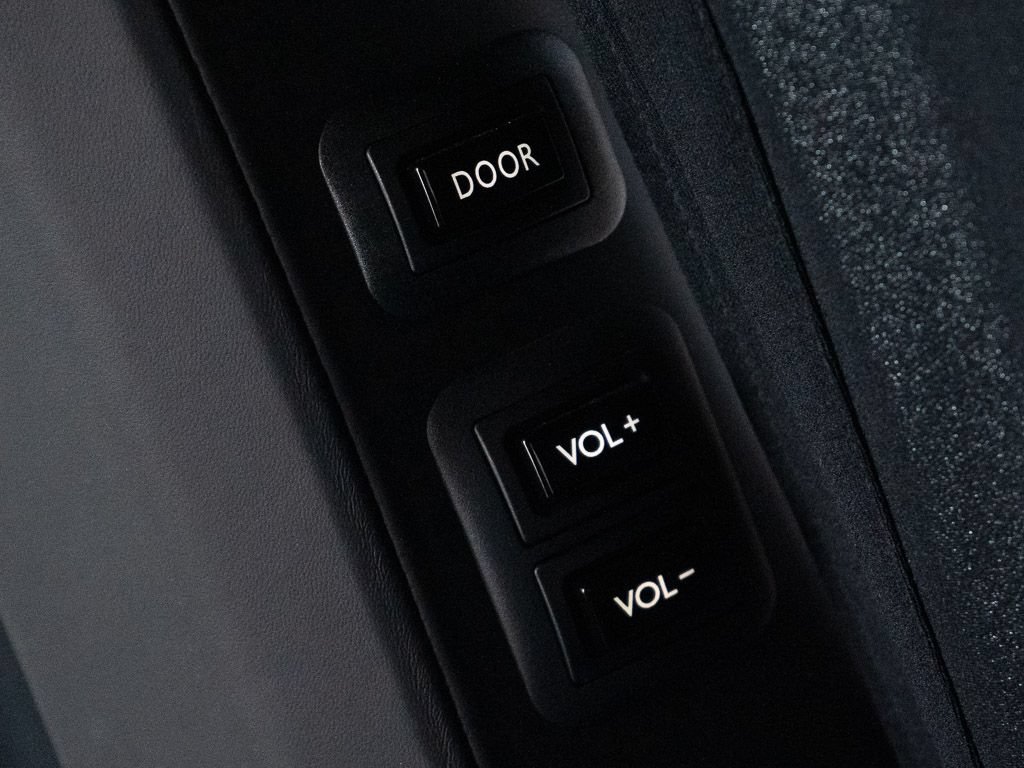 Certified 2025 Rolls-Royce Cullinan Black Badge AWD/4WD image 40