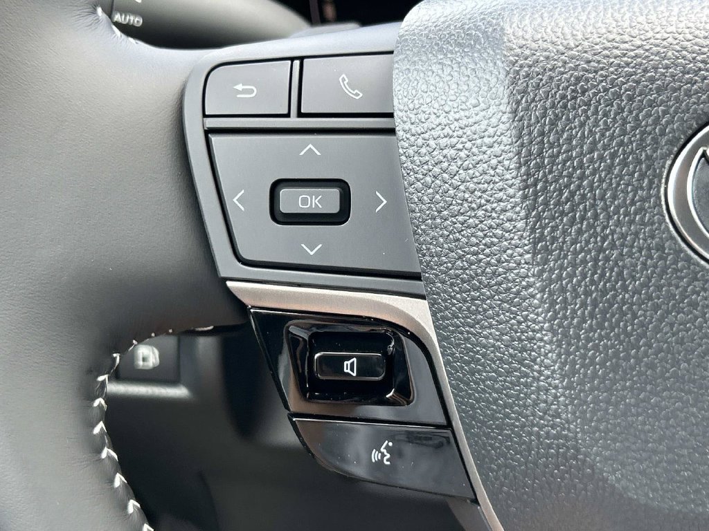 New 2026 Toyota Camry SE w/ Convenience Package FWD image 32