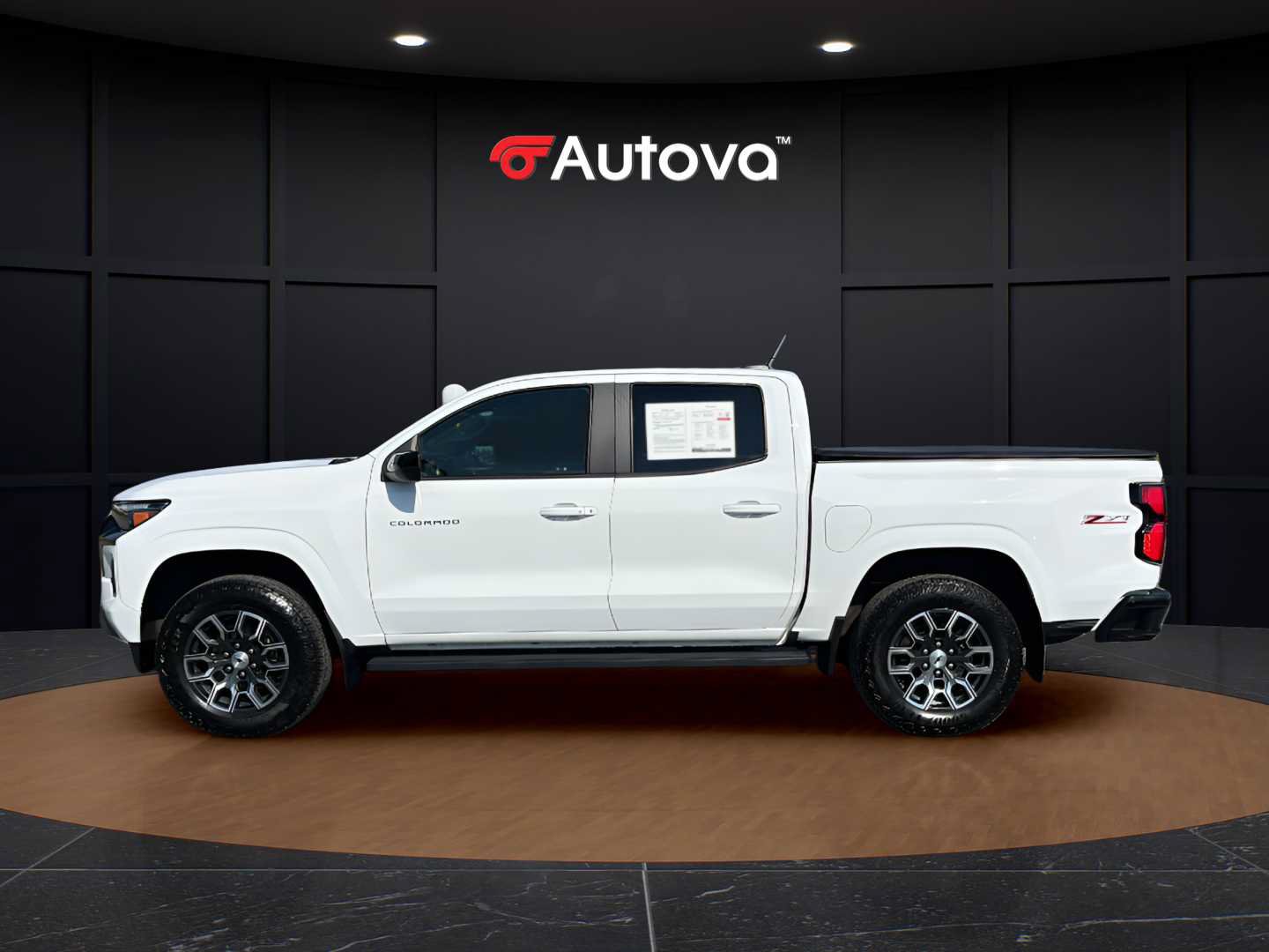 Used 2023 Chevrolet Colorado Z71 w/ Z71 Convenience Package 2 AWD/4WD image 2
