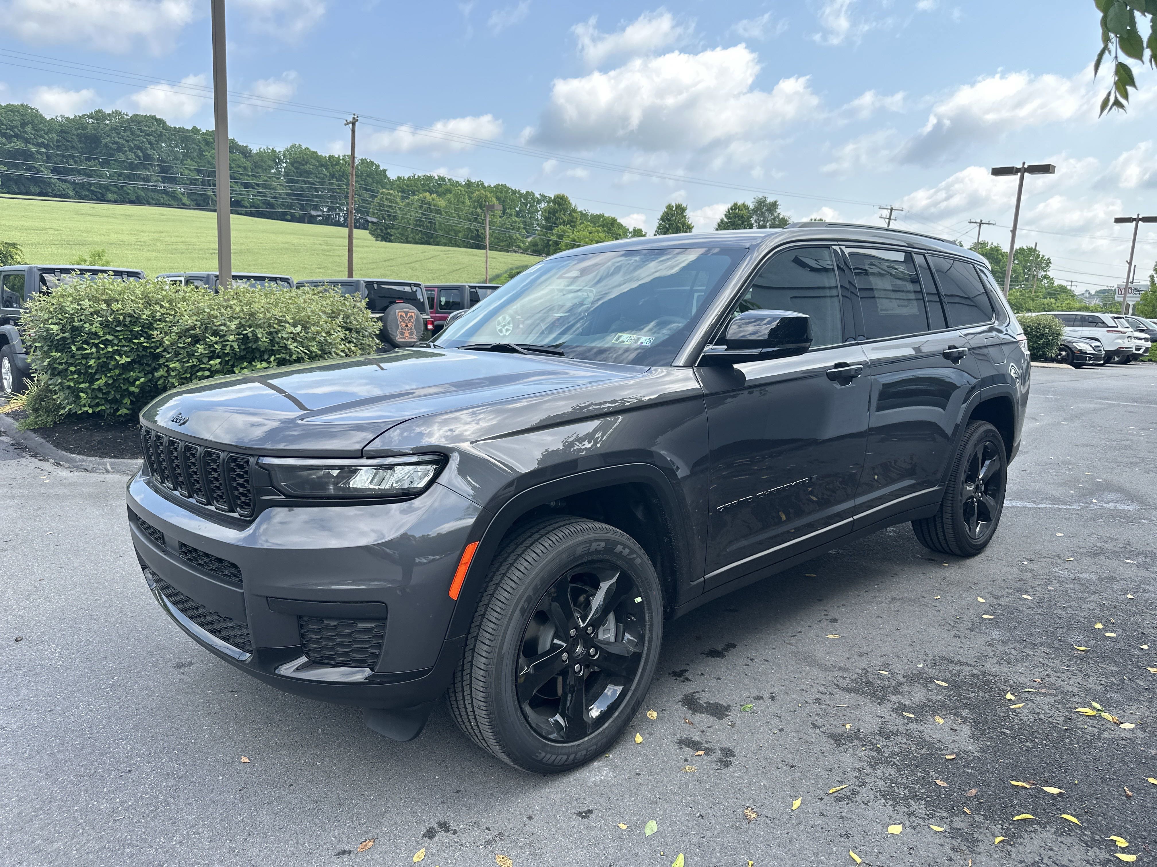 New 2025 Jeep Grand Cherokee L Altitude image 8