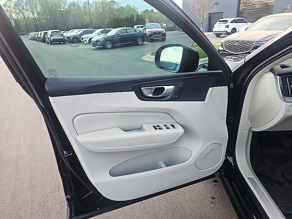 Used 2024 Volvo XC60 B5 Plus w/ Protection Package Premier image 11