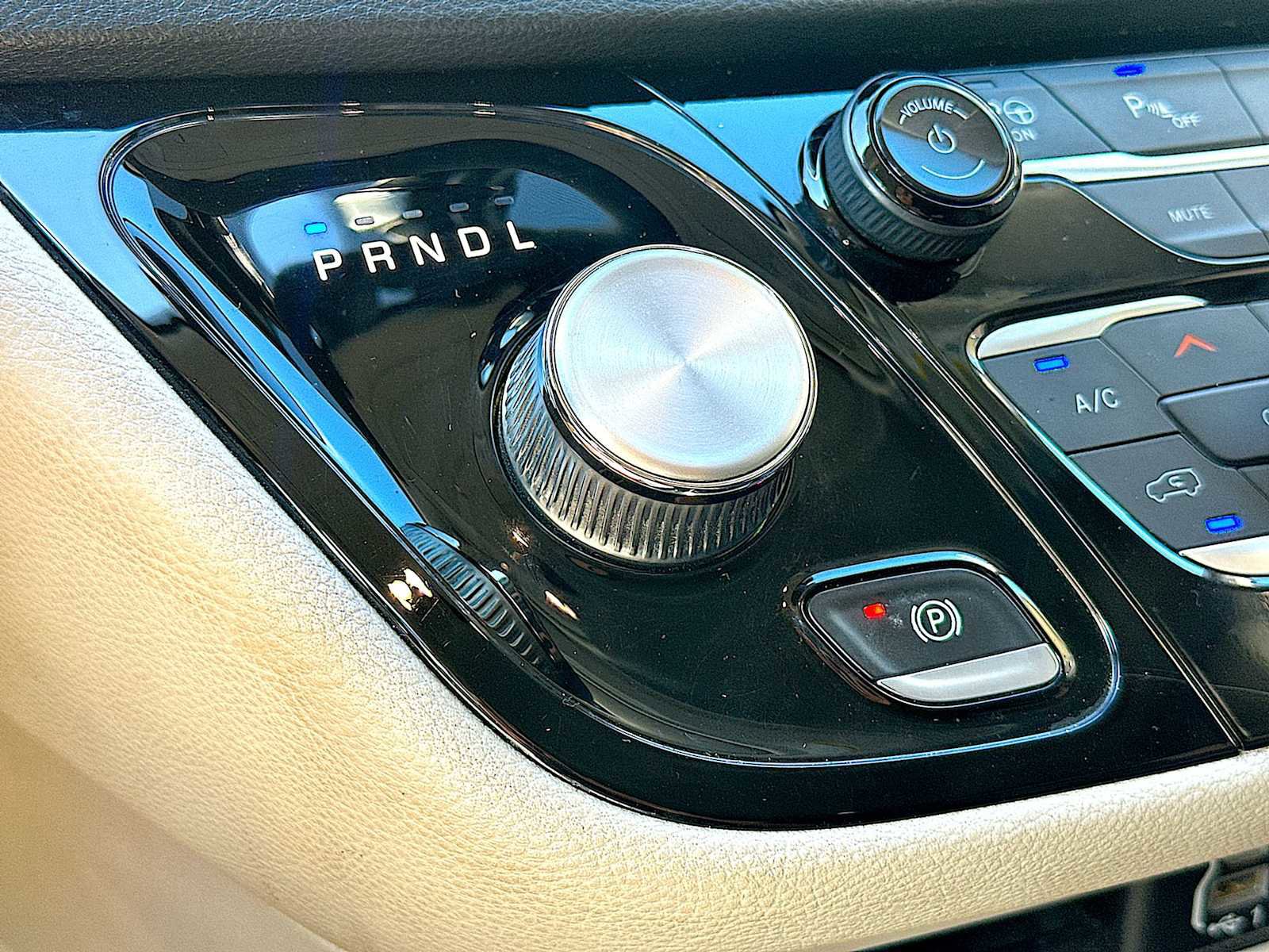 Used 2021 Chrysler Pacifica Touring-L image 19