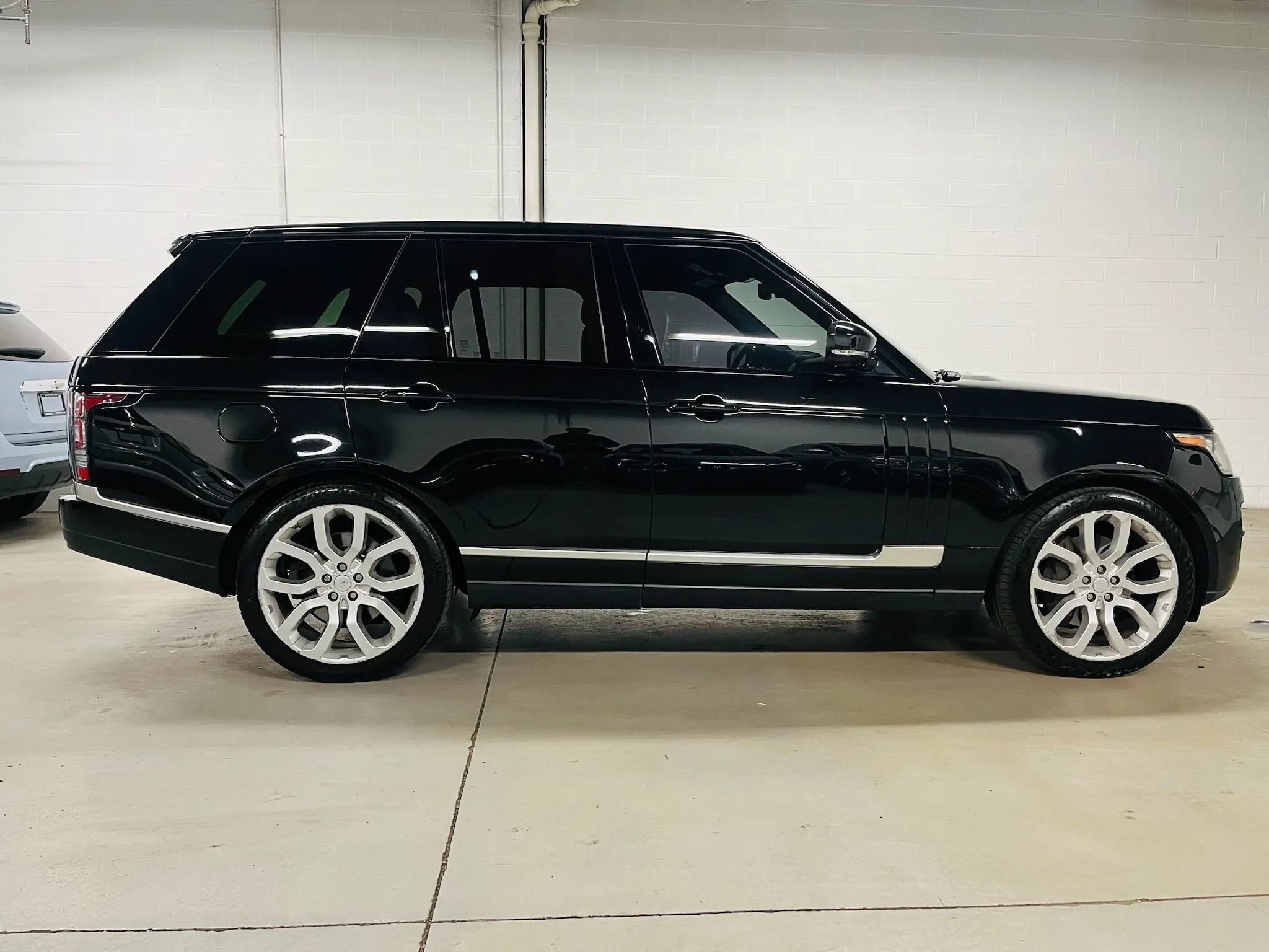 Used 2015 Land Rover Range Rover Supercharged AWD/4WD image 9