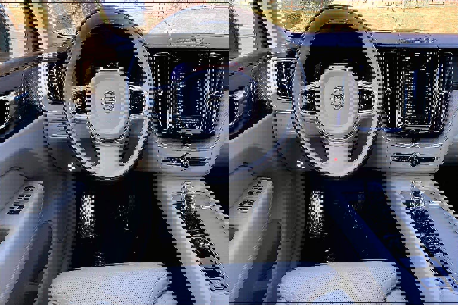 Used 2023 Volvo XC60 T8 Ultimate w/ Climate Package image 8