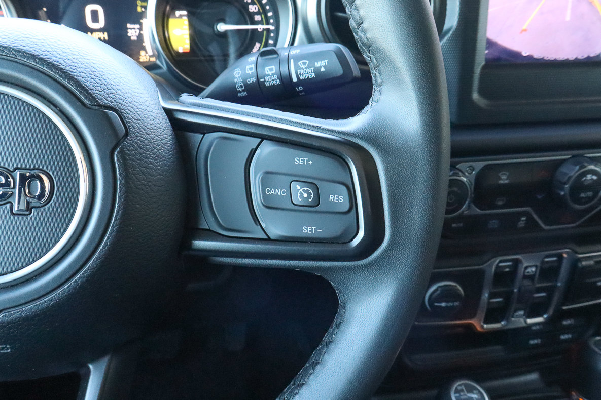 Used 2023 Jeep Wrangler Unlimited AWD/4WD image 32