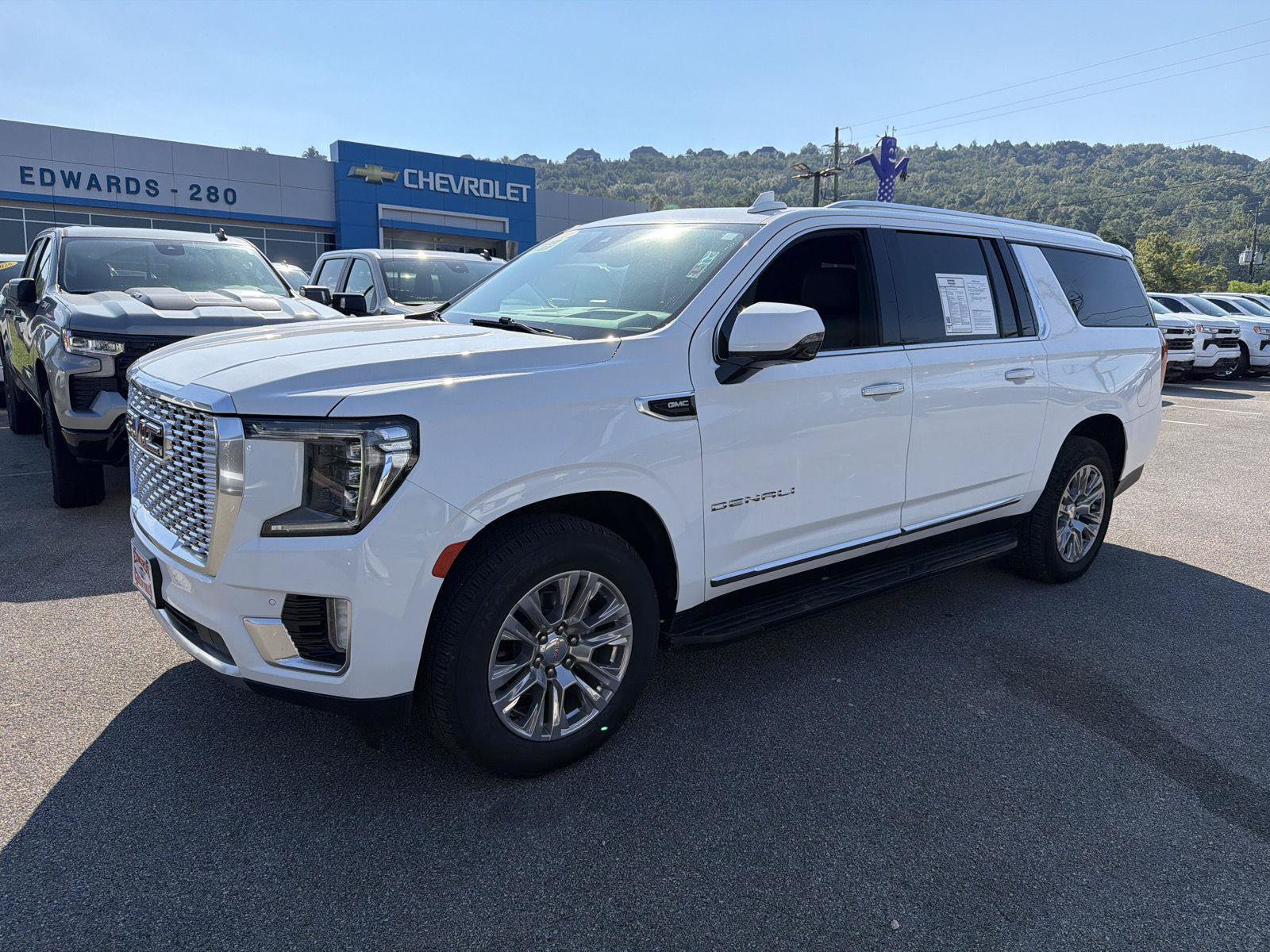 Used 2024 GMC Yukon XL Denali RWD image 1
