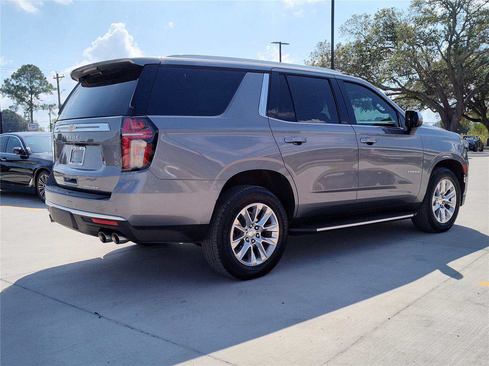 Used 2021 Chevrolet Tahoe Premier w/ Premium Package image 10