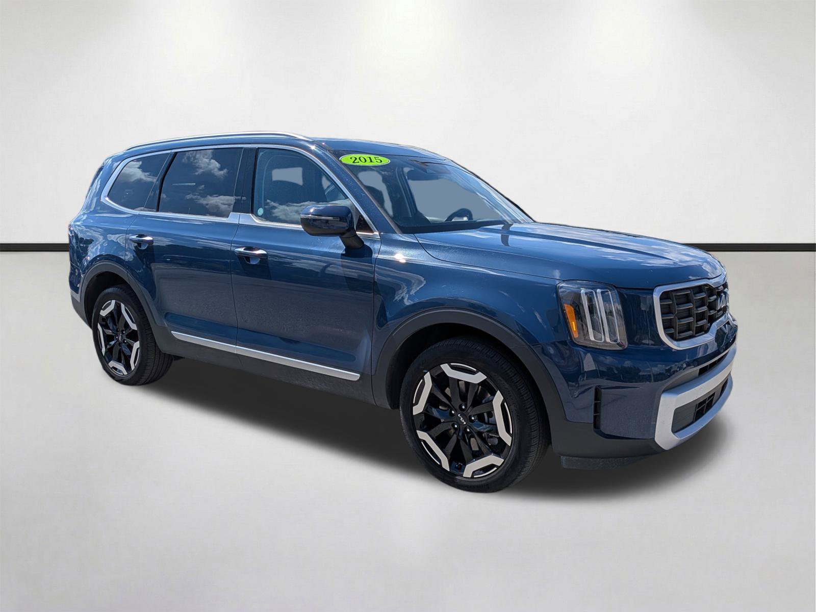 Used 2025 Kia Telluride S AWD/4WD image 1