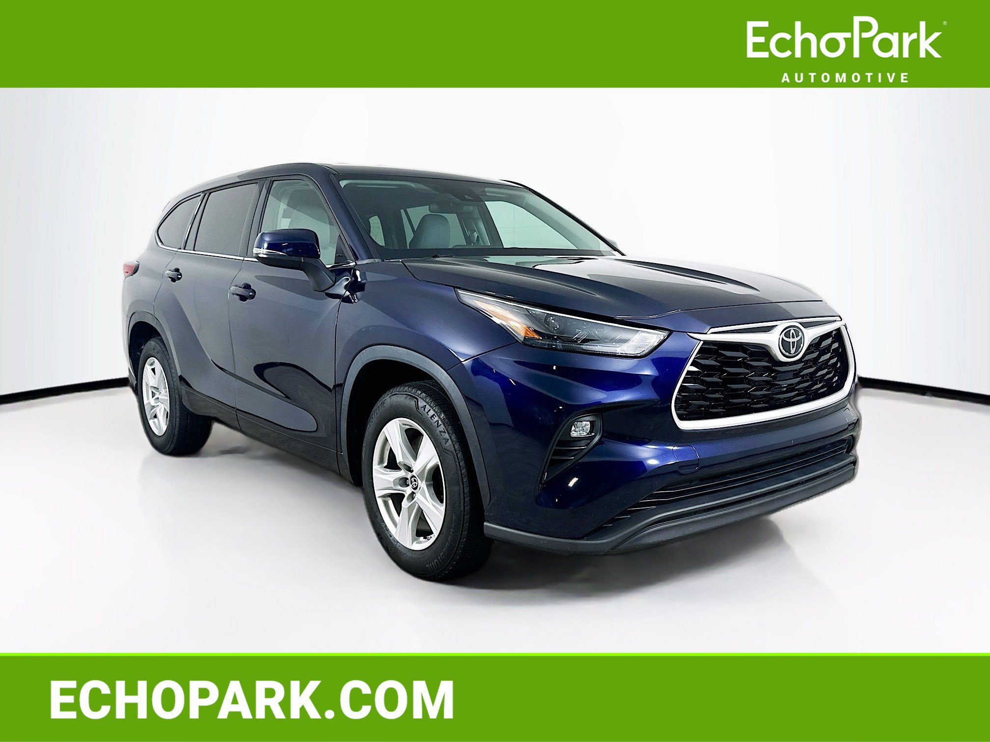 Used 2022 Toyota Highlander LE FWD image 1