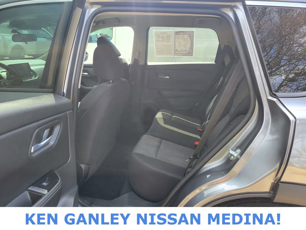 Certified 2025 Nissan Rogue SV AWD/4WD image 39