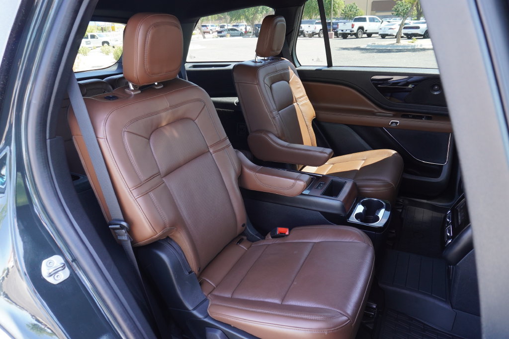 Used 2023 Lincoln Aviator Reserve w/ Equipment Group 201A RWD image 10