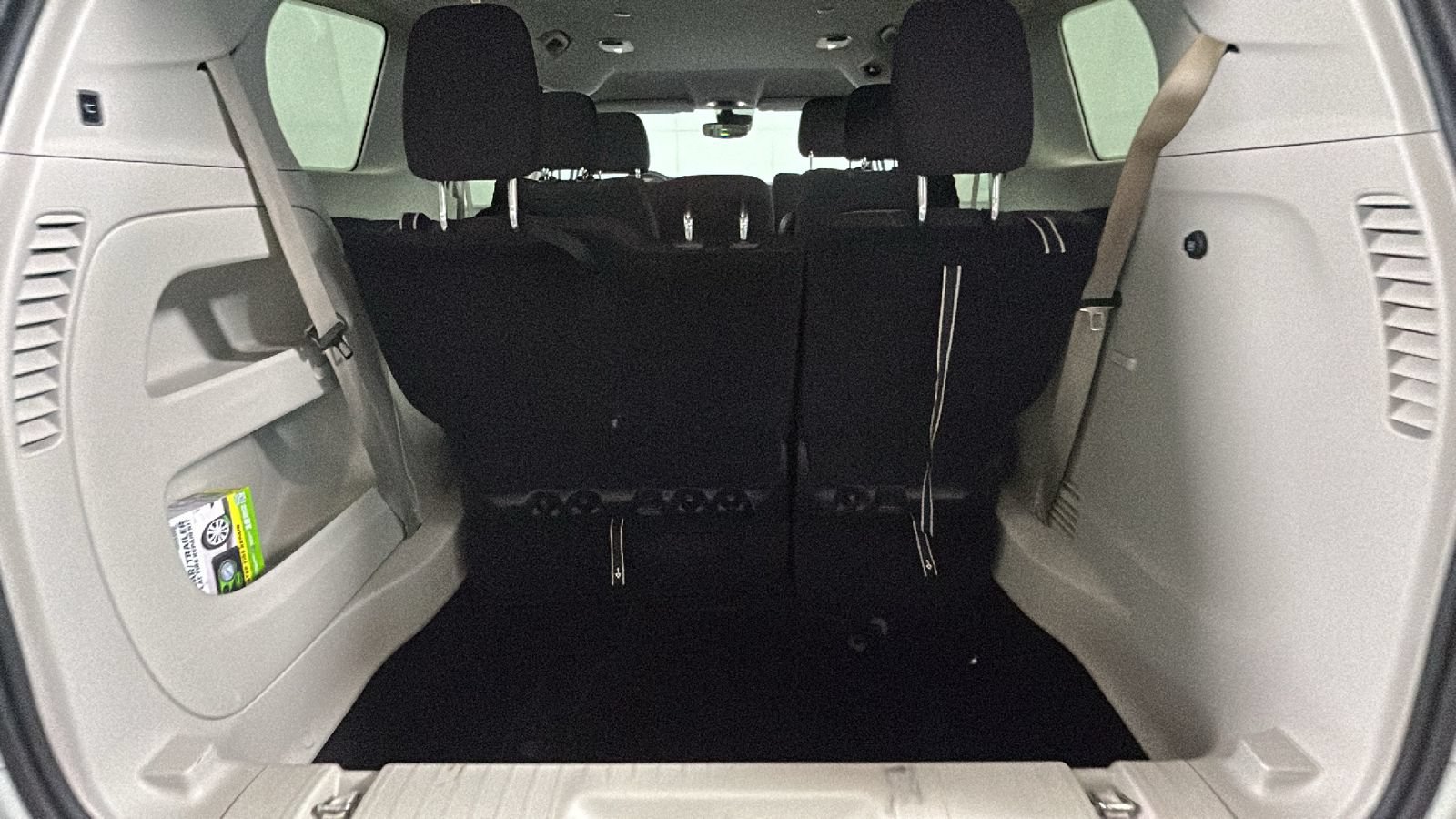 Used 2023 Chrysler Voyager LX FWD image 32