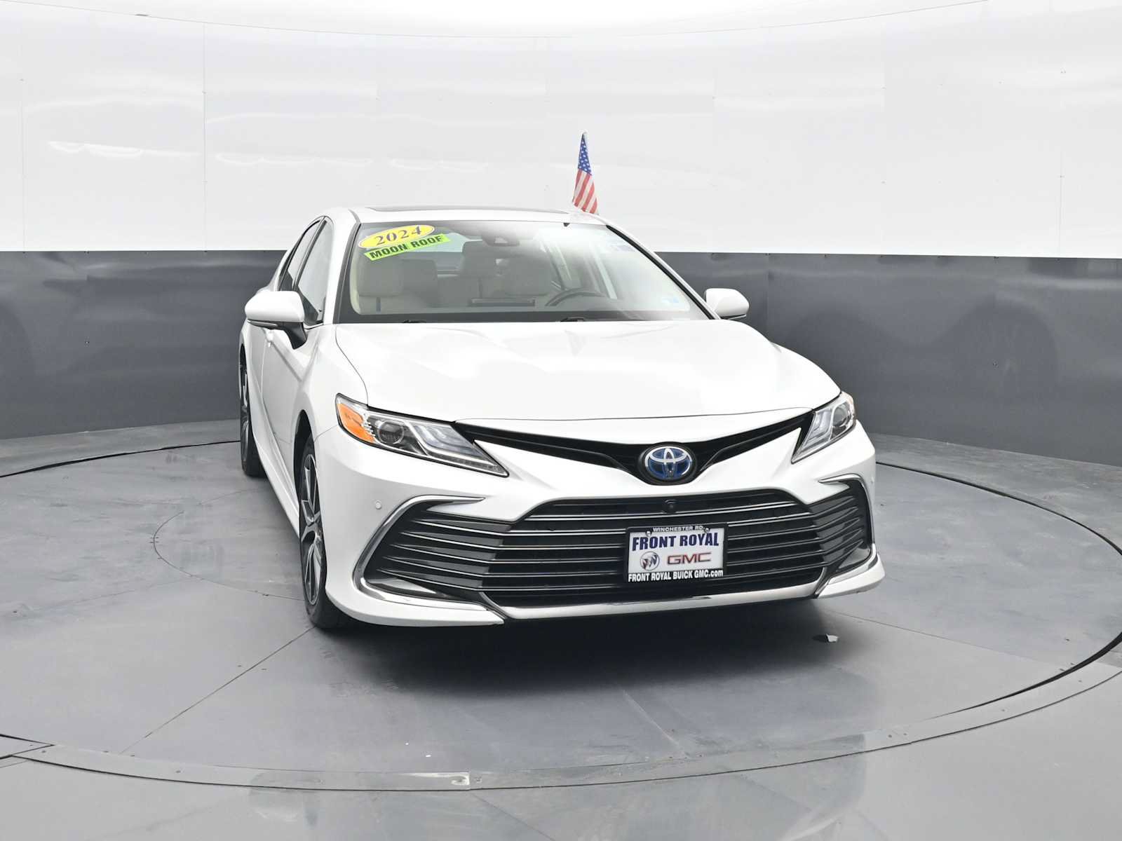 Used 2024 Toyota Camry XLE w/ Navigation Package FWD image 2