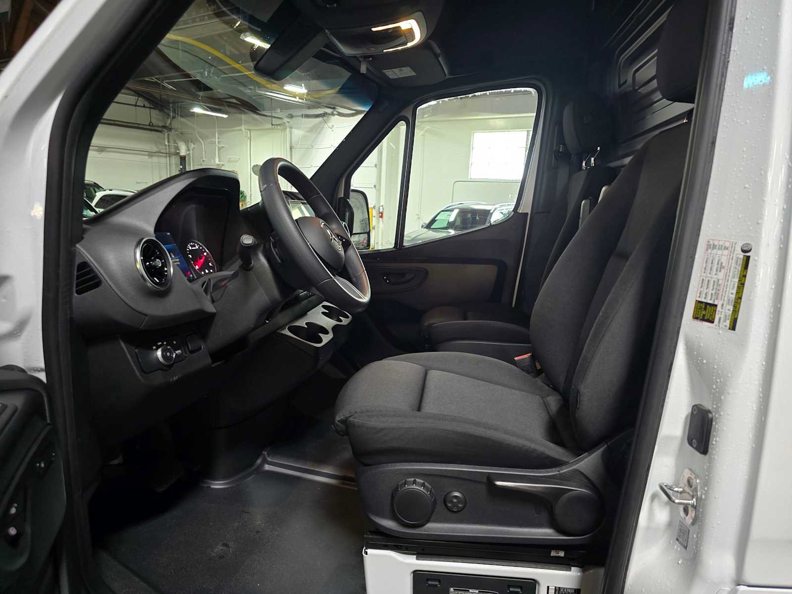 Used 2025 Mercedes-Benz Sprinter 2500 image 20