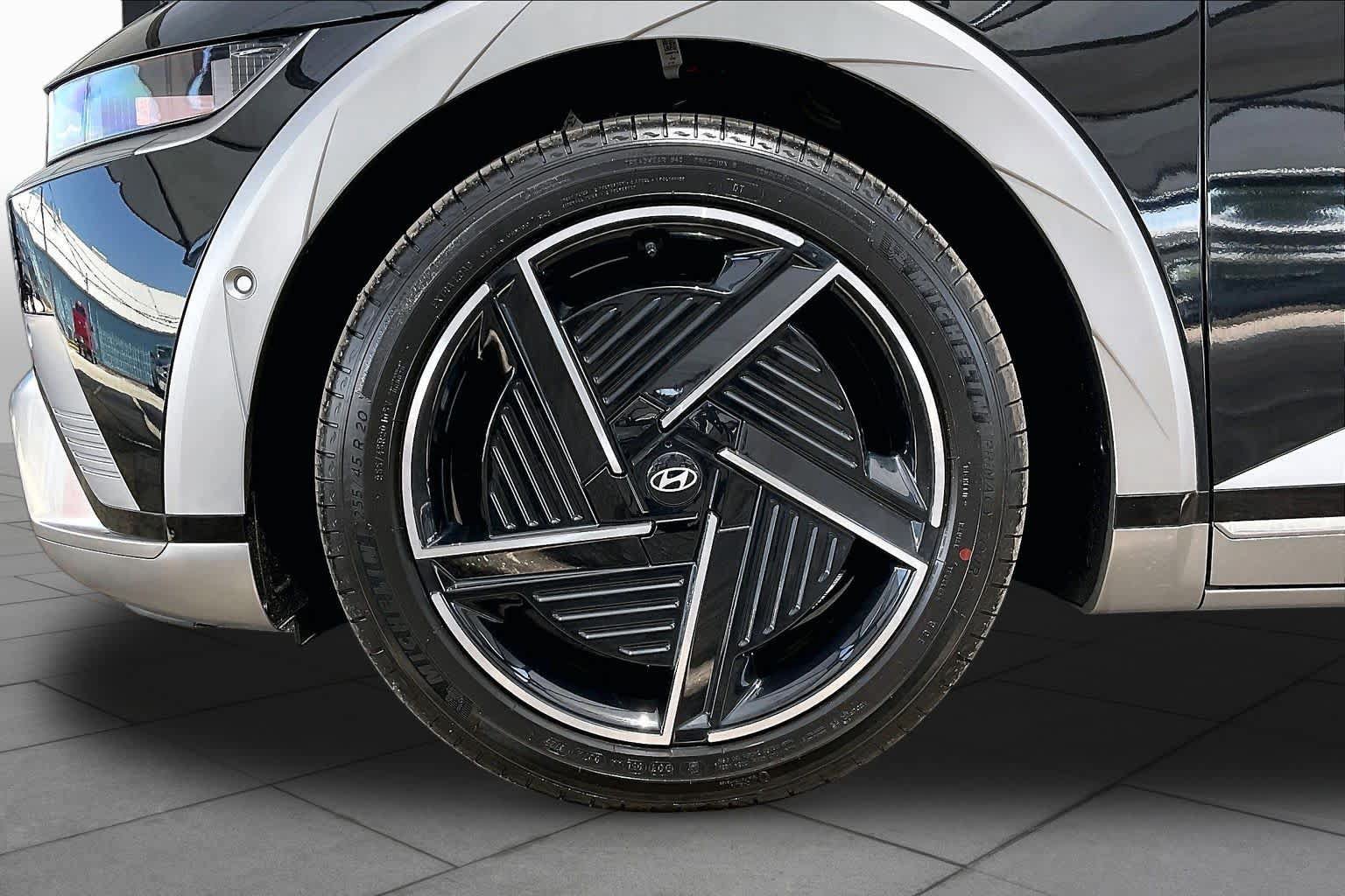 Certified 2025 Hyundai Ioniq 5 Limited AWD/4WD image 10