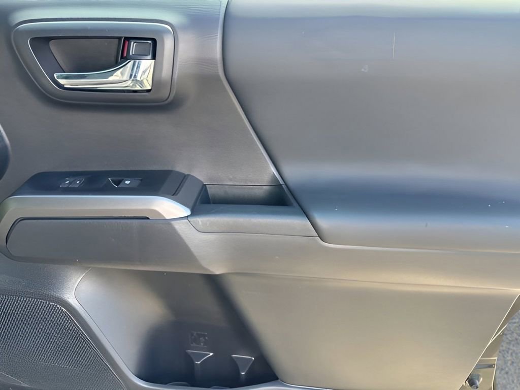 Used 2023 Toyota Tacoma TRD Off-Road image 40