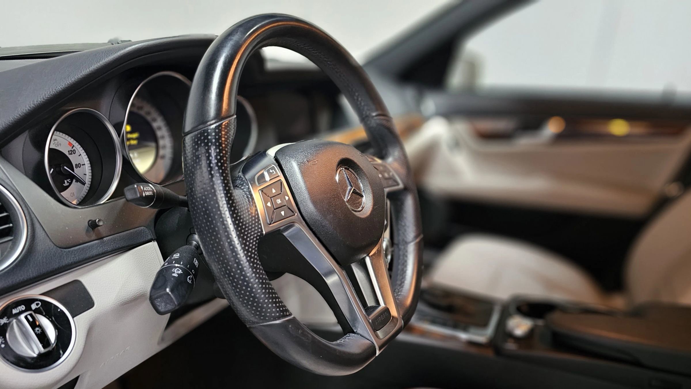 Used 2012 Mercedes-Benz C 250 Sedan image 12