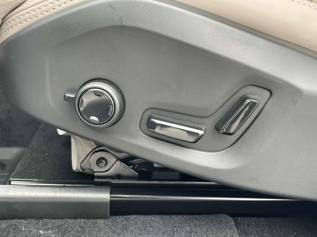 New 2026 Volvo XC90 B6 Ultra w/ Protection Package Premier image 9