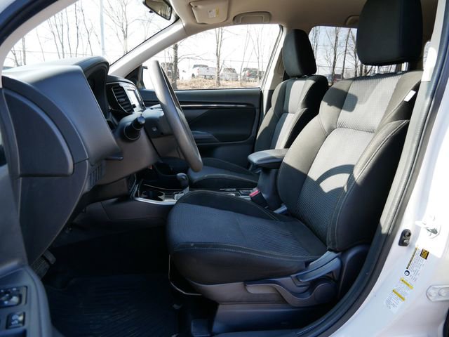 Used 2019 Mitsubishi Outlander ES image 10