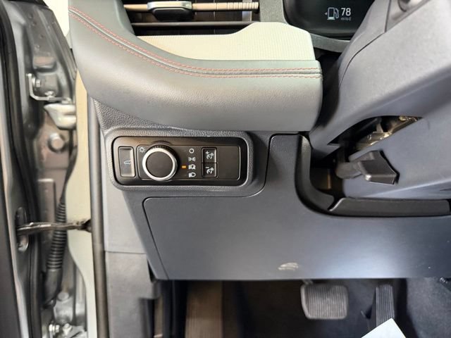 Used 2025 Ford Explorer Active AWD/4WD image 18