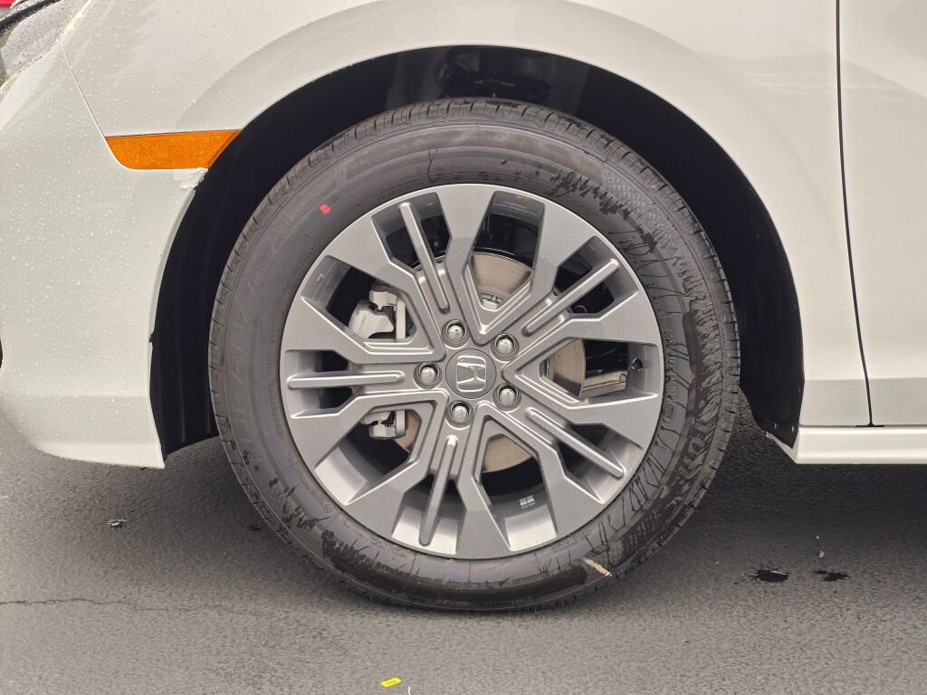 New 2026 Honda Odyssey Touring image 9