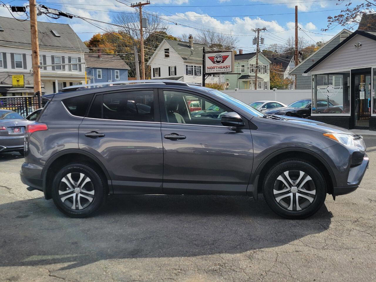 Used 2016 Toyota RAV4 LE AWD/4WD image 5
