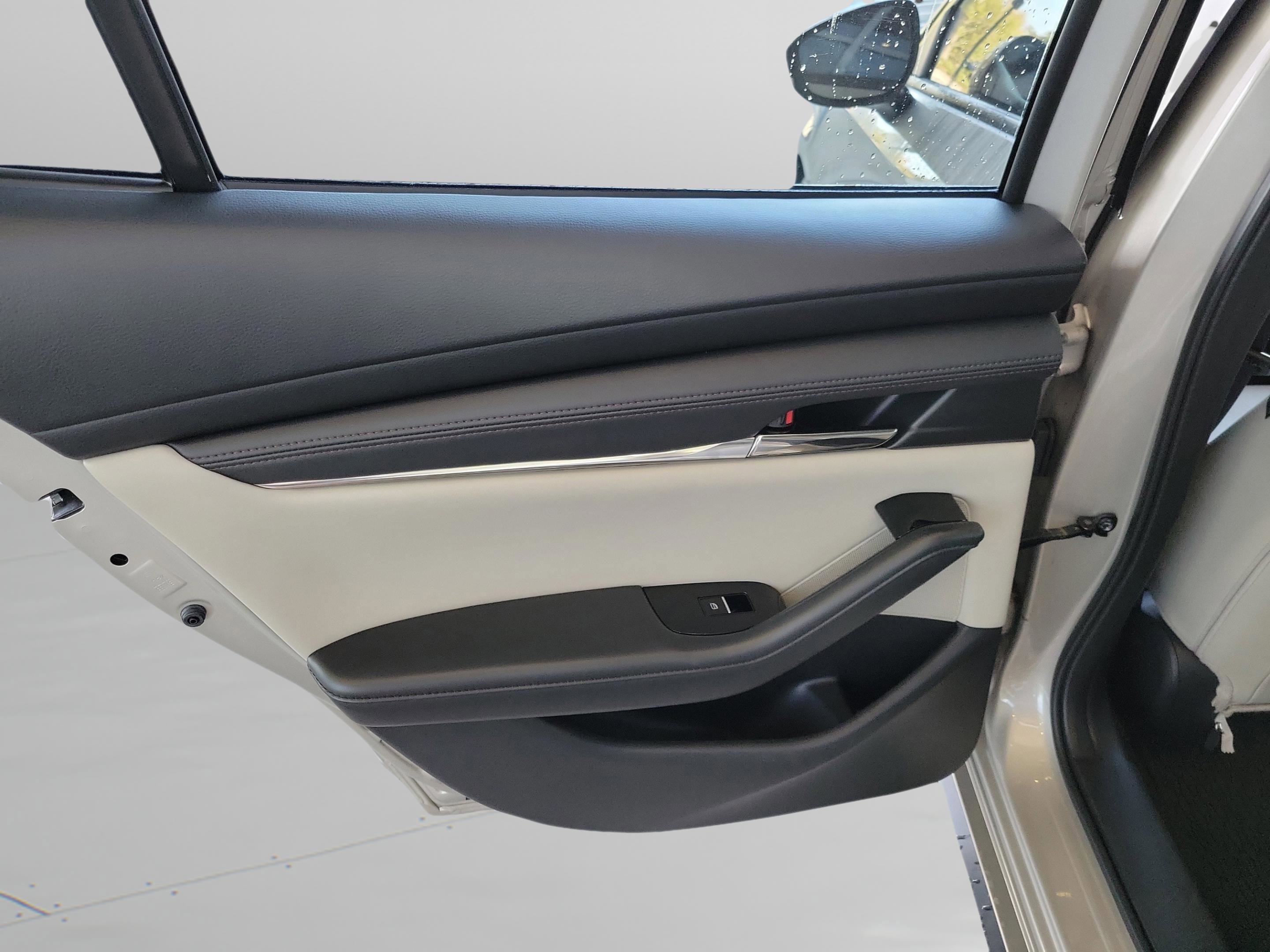 Used 2023 MAZDA MAZDA3 s image 27