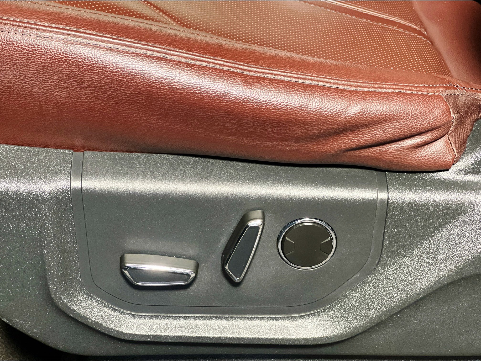 Used 2023 Ford Expedition Limited RWD image 15