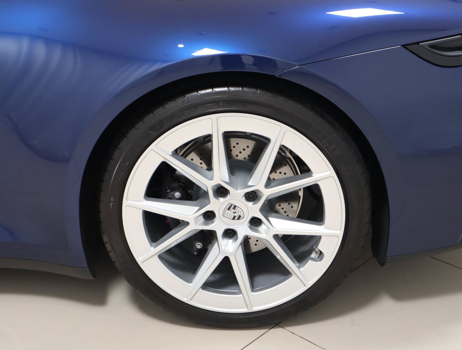 Used 2025 Porsche 911 Carrera RWD image 9