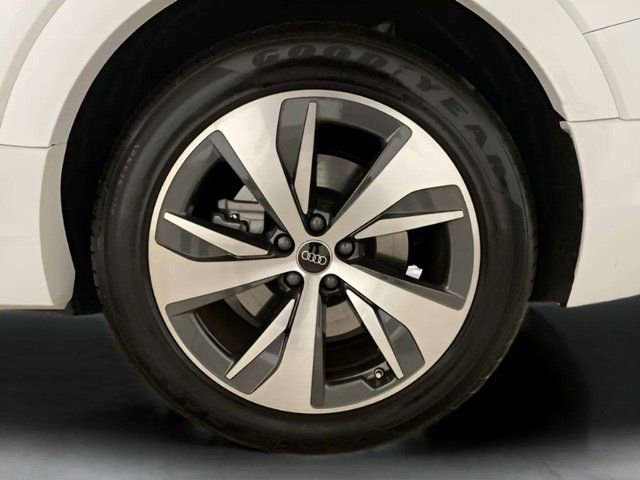Used 2024 Audi Q8 e-tron Premium Plus w/ Premium Plus Package image 30
