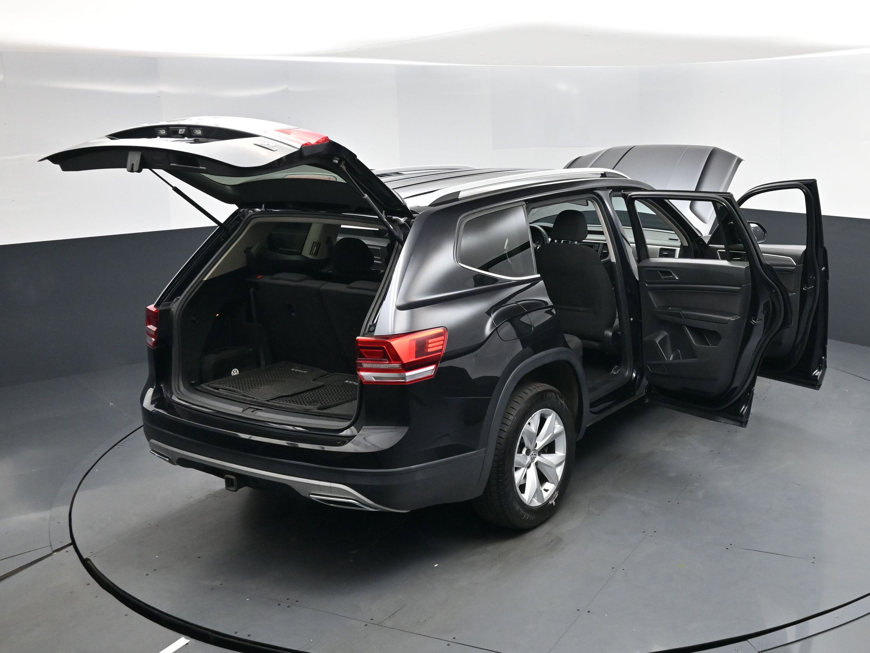 Used 2019 Volkswagen Atlas S w/ Towing Package image 17