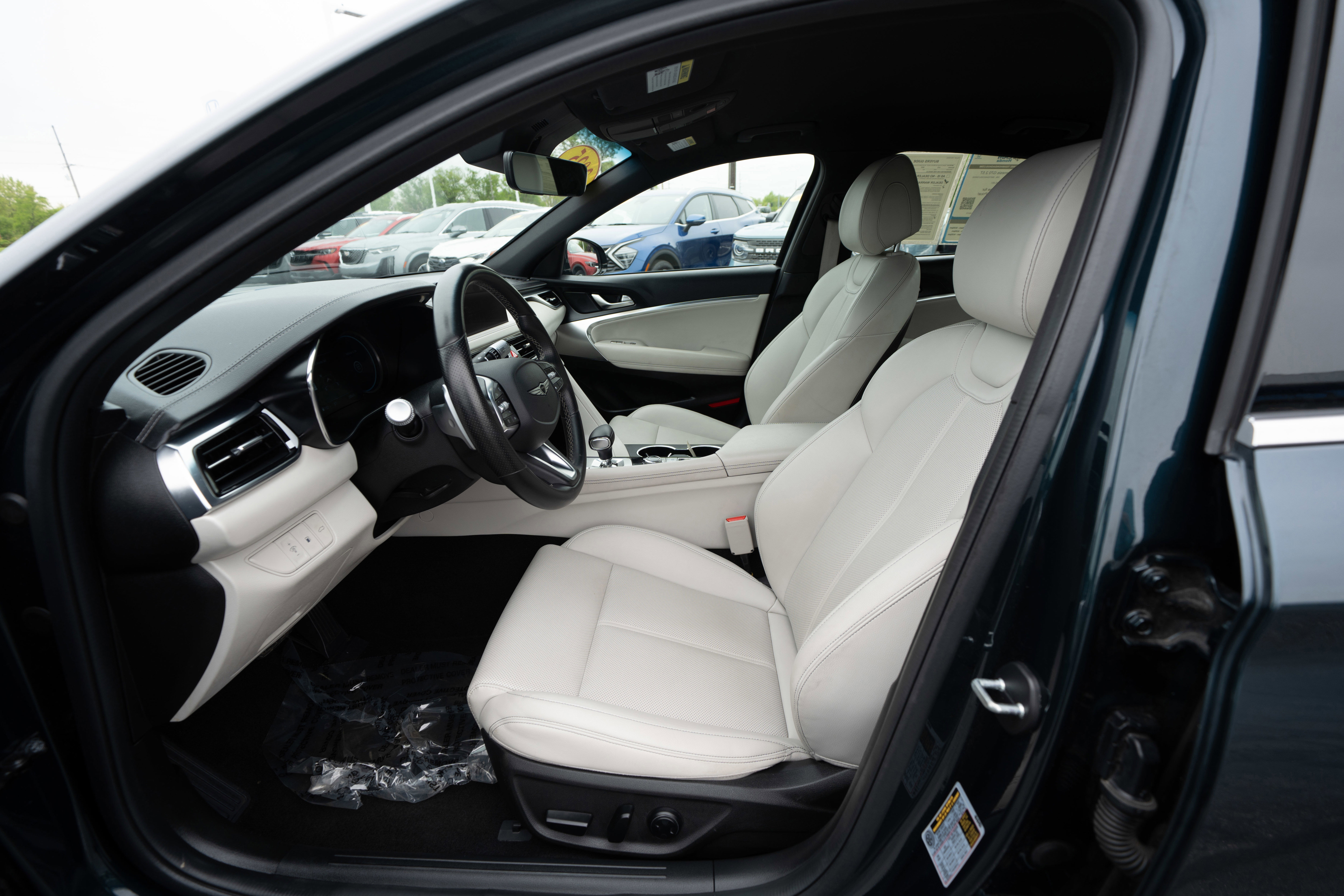 Used 2025 Genesis G70 2.5T RWD image 9